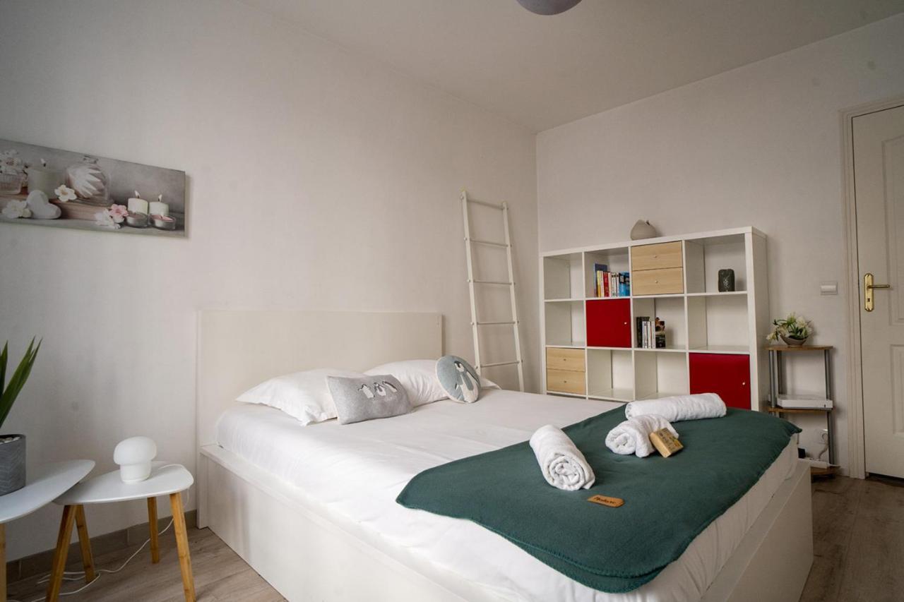 Cosy Cocoon Close To Belleville Apartment