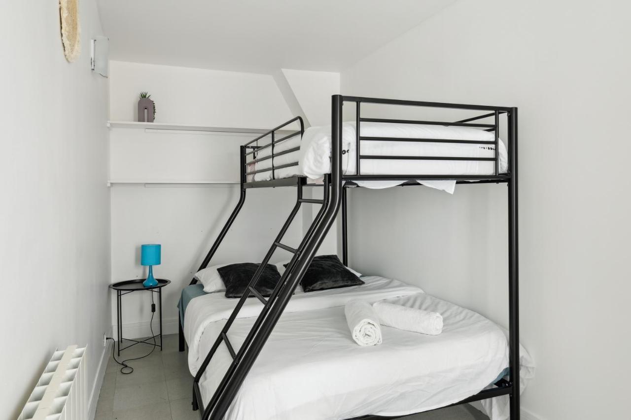 Chic And Comfortable Apart In * Paris