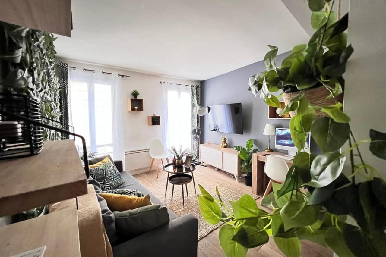 Apartment Charme Parisien Au Coeur Du Marais - Voltaire *