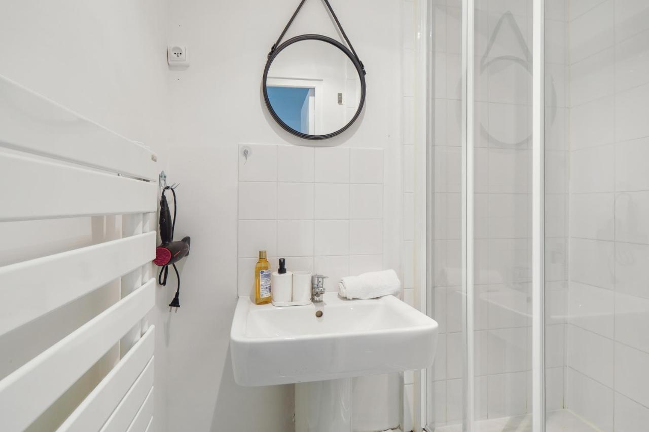 Chic And Comfortable Apart In Apartment