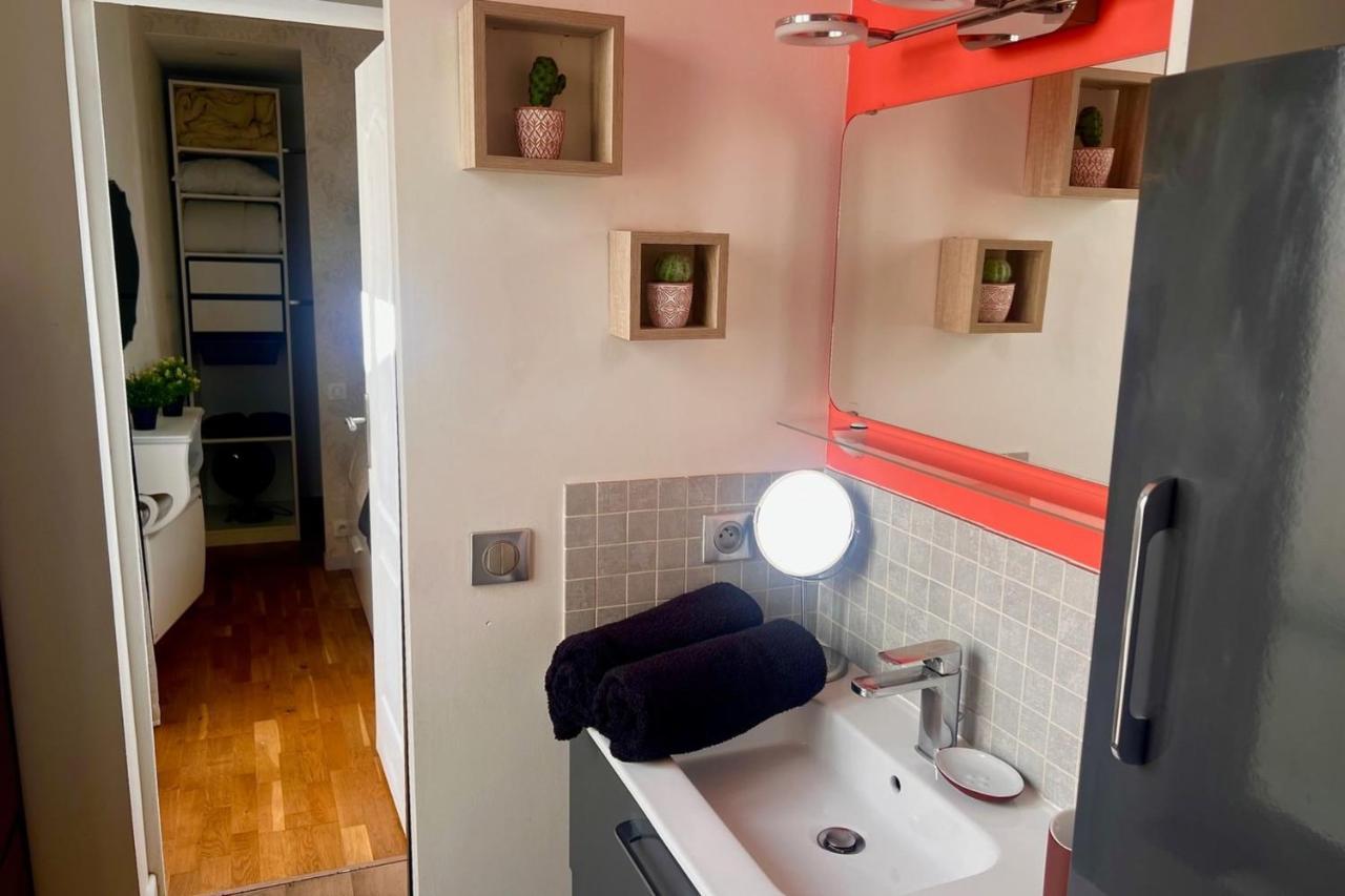 Apartment Charme Parisien Au Coeur Du Marais - Voltaire