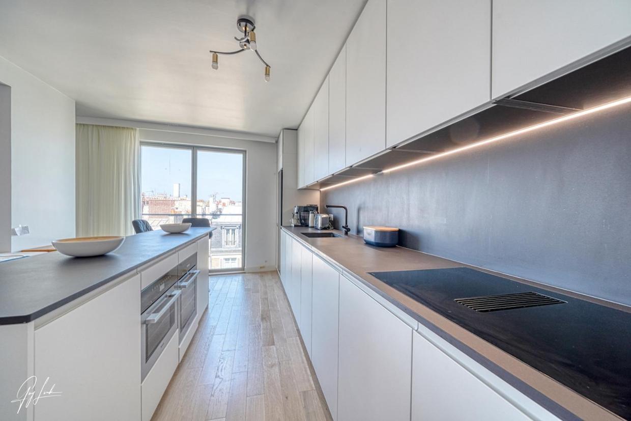 150m2 And A 45m2 Terrace At 8th Floor With Air Conditioning Paris