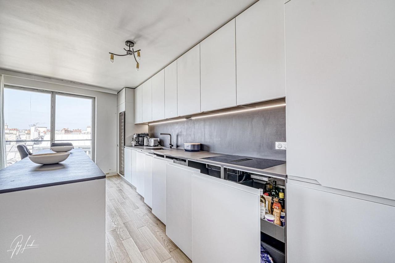 150m2 And A 45m2 Terrace At 8th Floor With Air Conditioning Apartment Paris