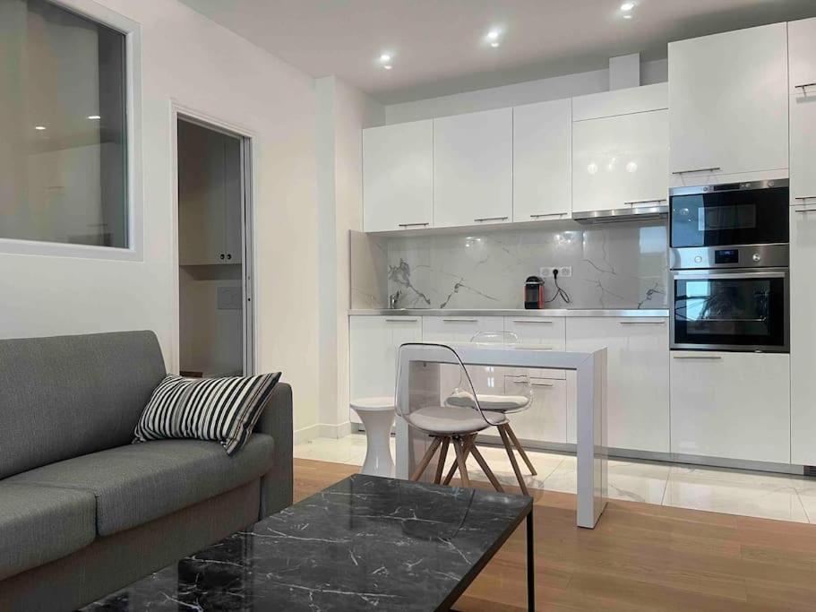 Luxury Appartment, Champs Elysees, Neuf ! Paris