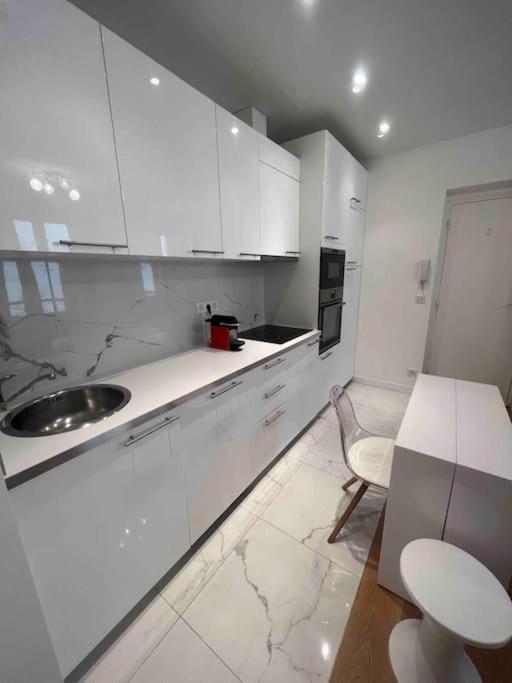 Luxury Appartment, Champs Elysees, Neuf ! Apartment *