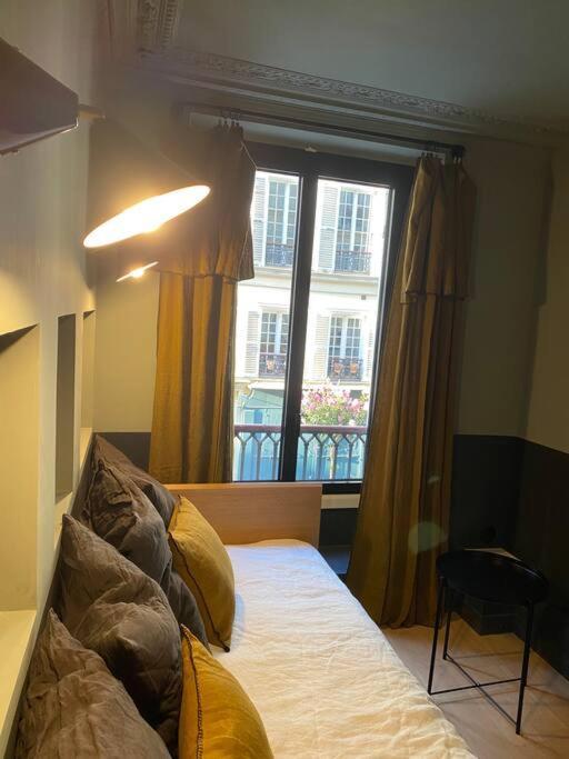 Quartier Rue Des Martyrs 9th Paris