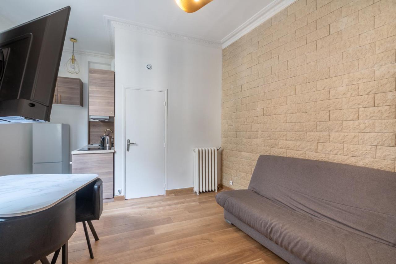 Metro Alexandre Dumas Apartment Paris