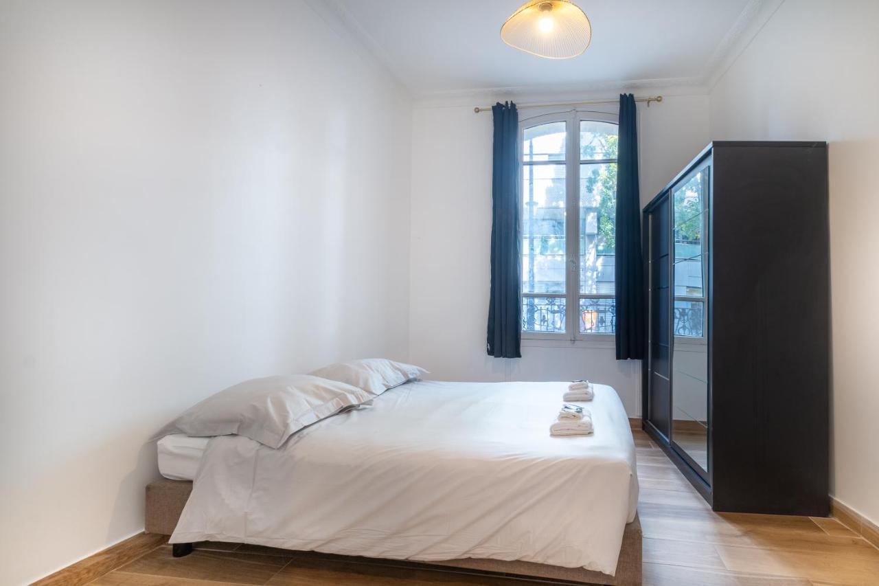 Metro Alexandre Dumas Apartment Paris