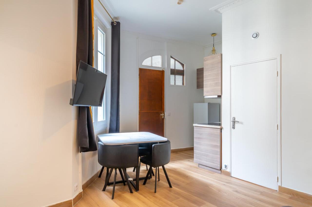 Metro Alexandre Dumas Apartment Paris