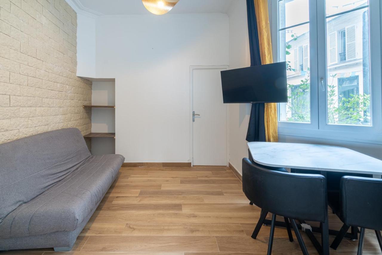 Metro Alexandre Dumas Apartment Paris