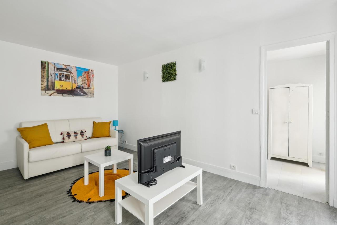 Chic And Comfortable Apart In Paris