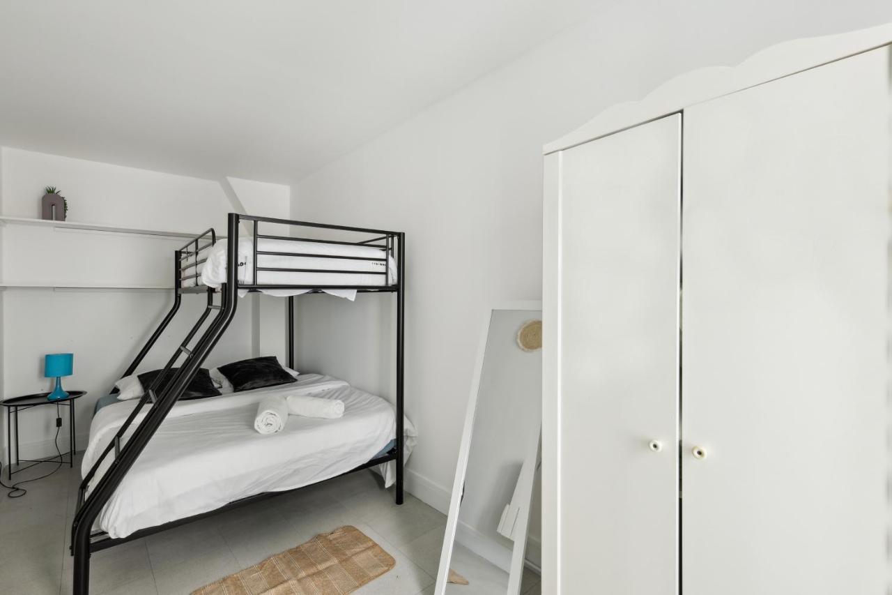 Chic And Comfortable Apart In Apartment *