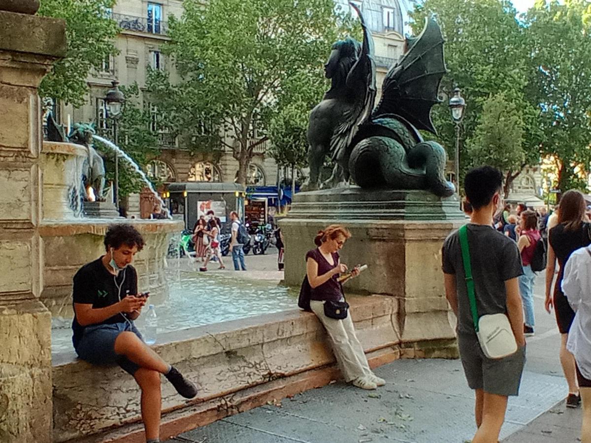 Stuning Place ,gare Montparnasse ,center ,front Of Metro Séjour chez l'habitant Paris
