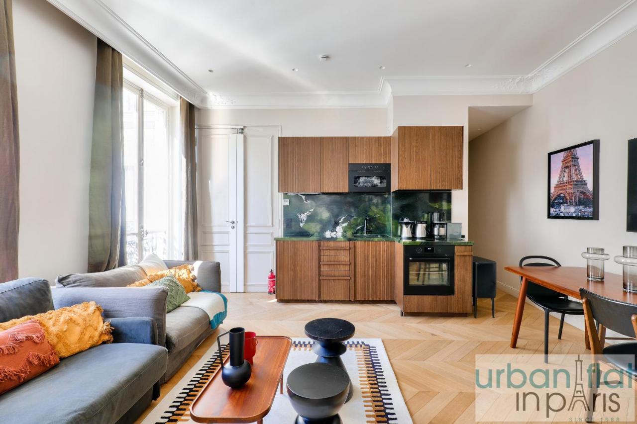 141 - Beautiful Flat Triangle D Or Champs Elysees Appartement