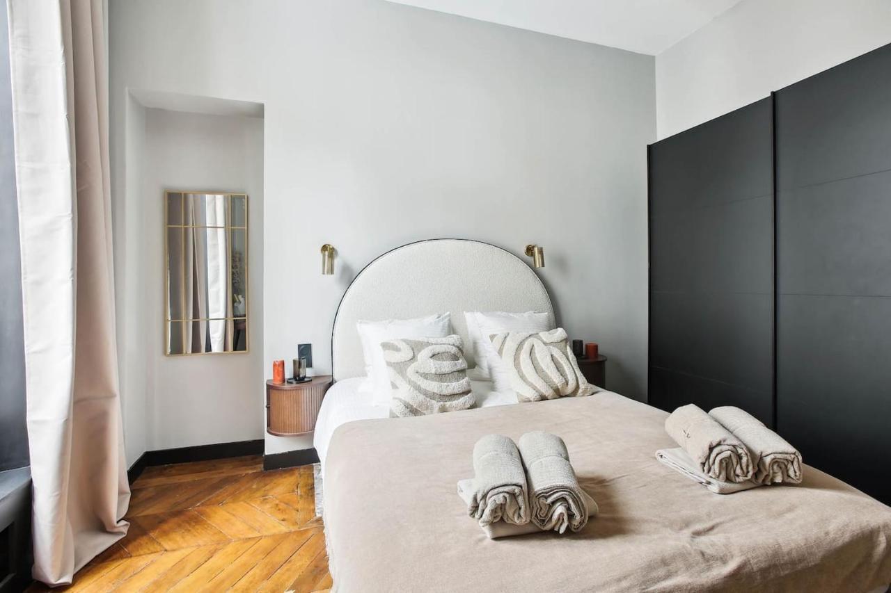 Champs Elysees Luxury 3 Bed Appartement *