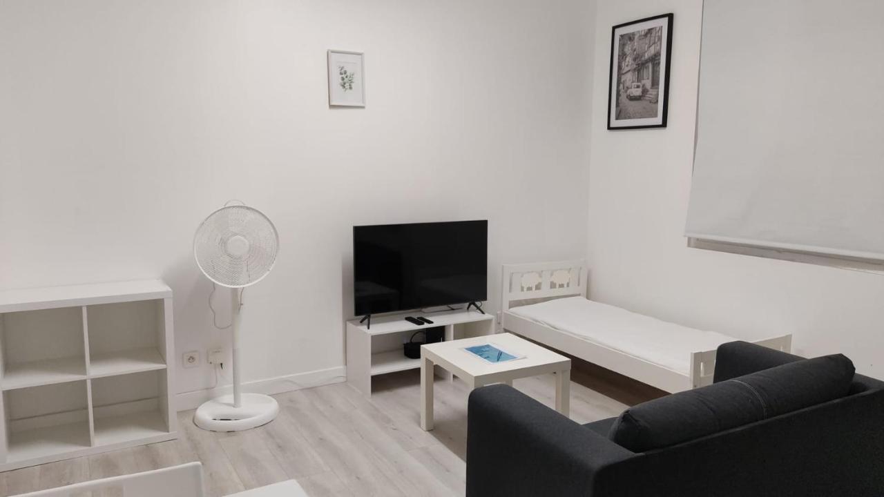 Nice Flat Near Gare Du Nord O Gare Du L Est Free Wi-fi And Netflix *
