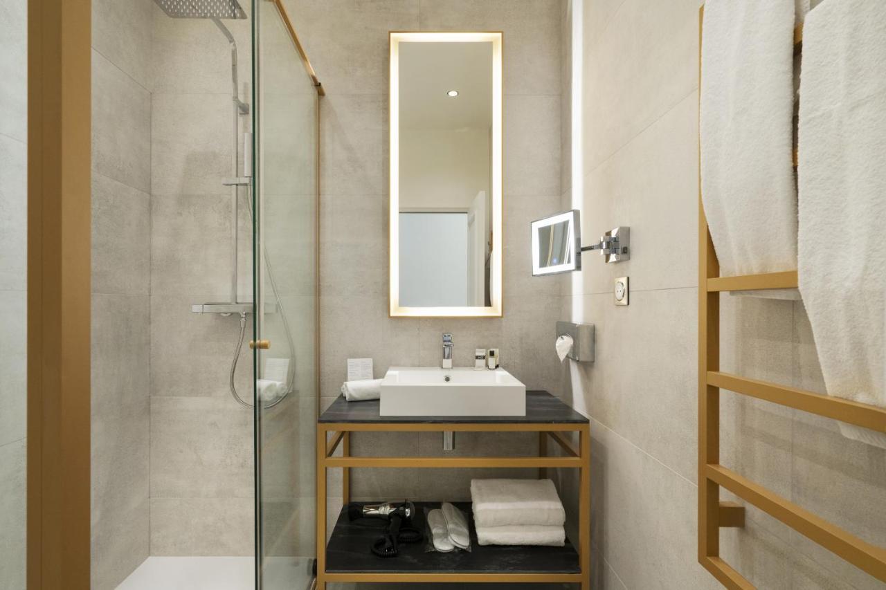 Vestay Montaigne Paris