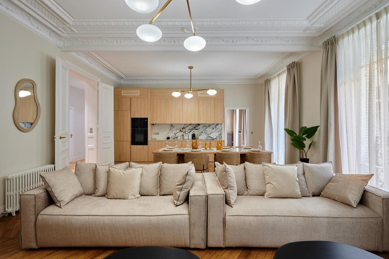 Apartment Center Of By Prestige Paris