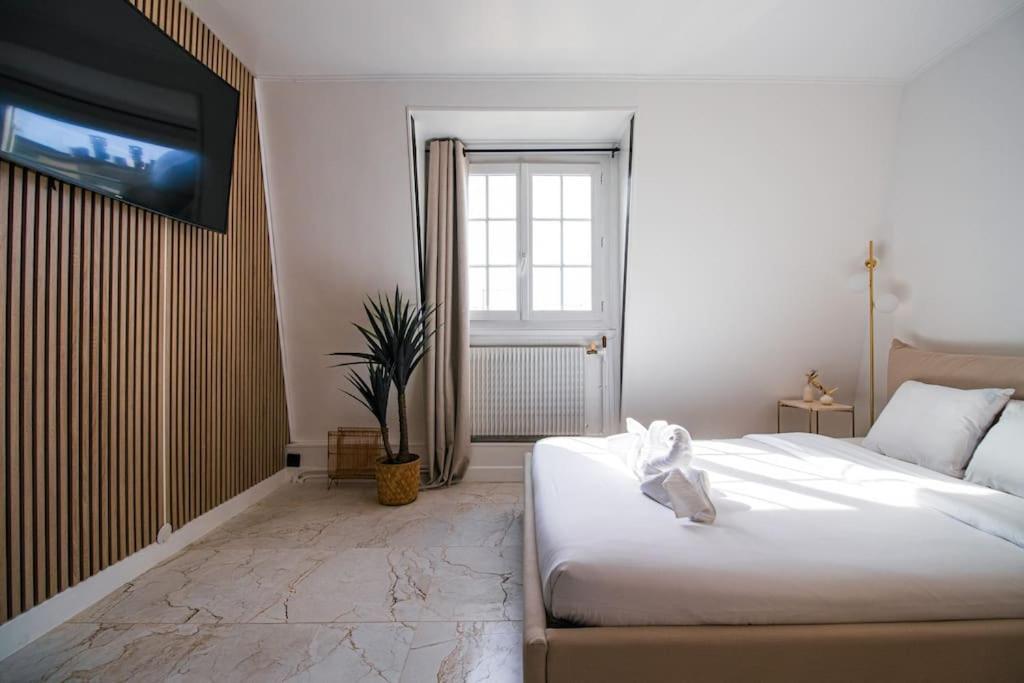 Apartment Typical Parisian In Le Marais