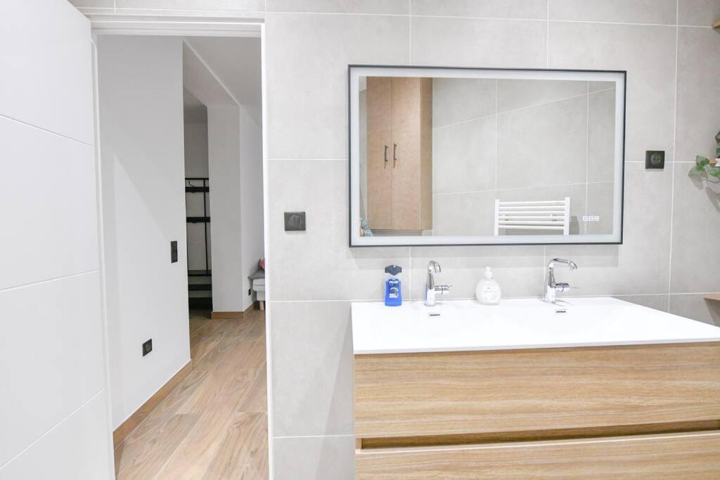 Sacre-coeur Basilica Apartment *