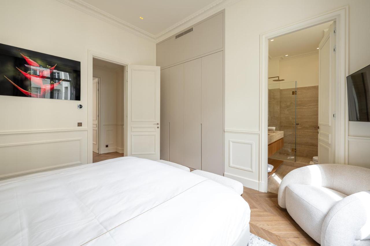 Apartment Avenue Montaigne - Champs Elysees