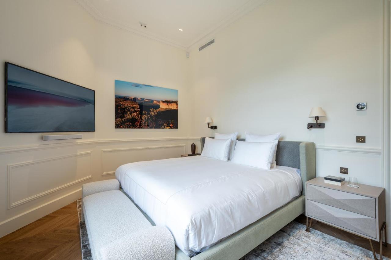 Apartment Avenue Montaigne - Champs Elysees