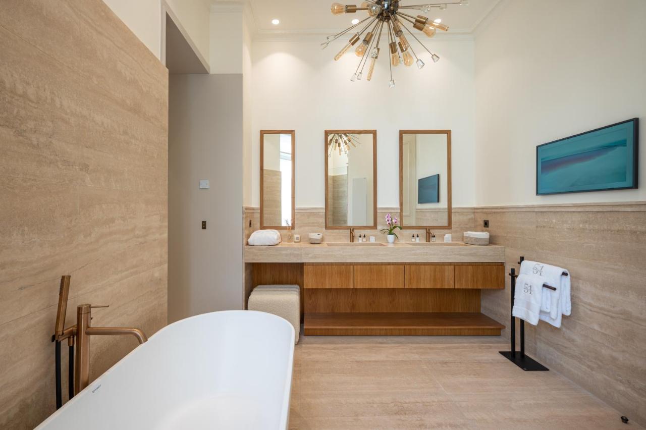 Apartment Avenue Montaigne - Champs Elysees