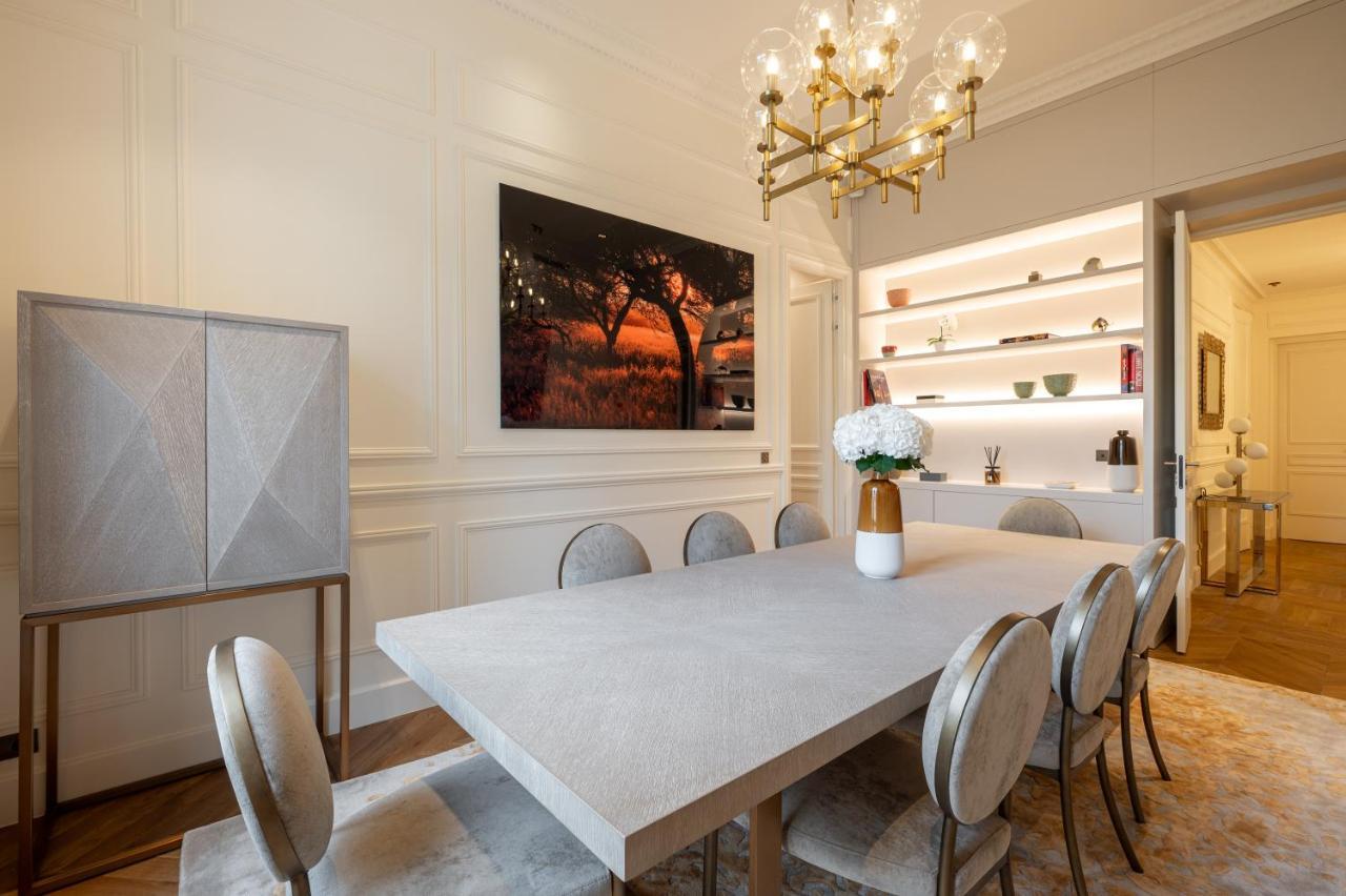 Apartment Avenue Montaigne - Champs Elysees Paris