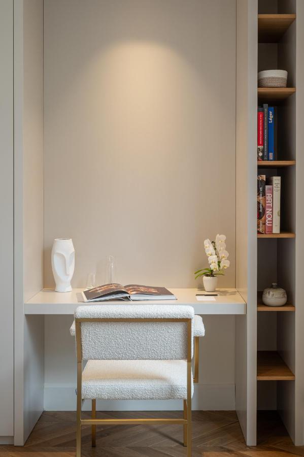 Apartment Avenue Montaigne - Champs Elysees *