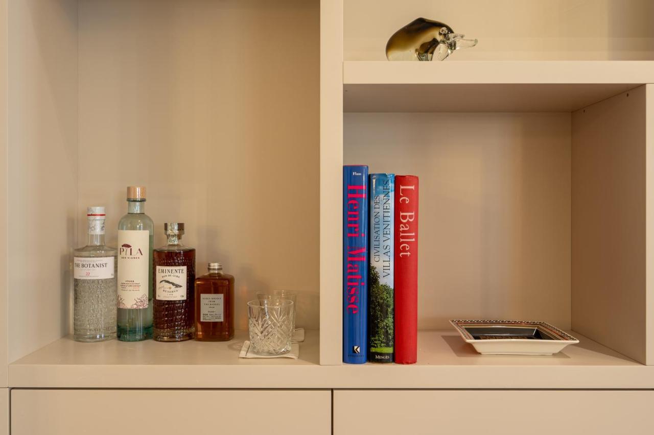 Apartment Avenue Montaigne - Champs Elysees *
