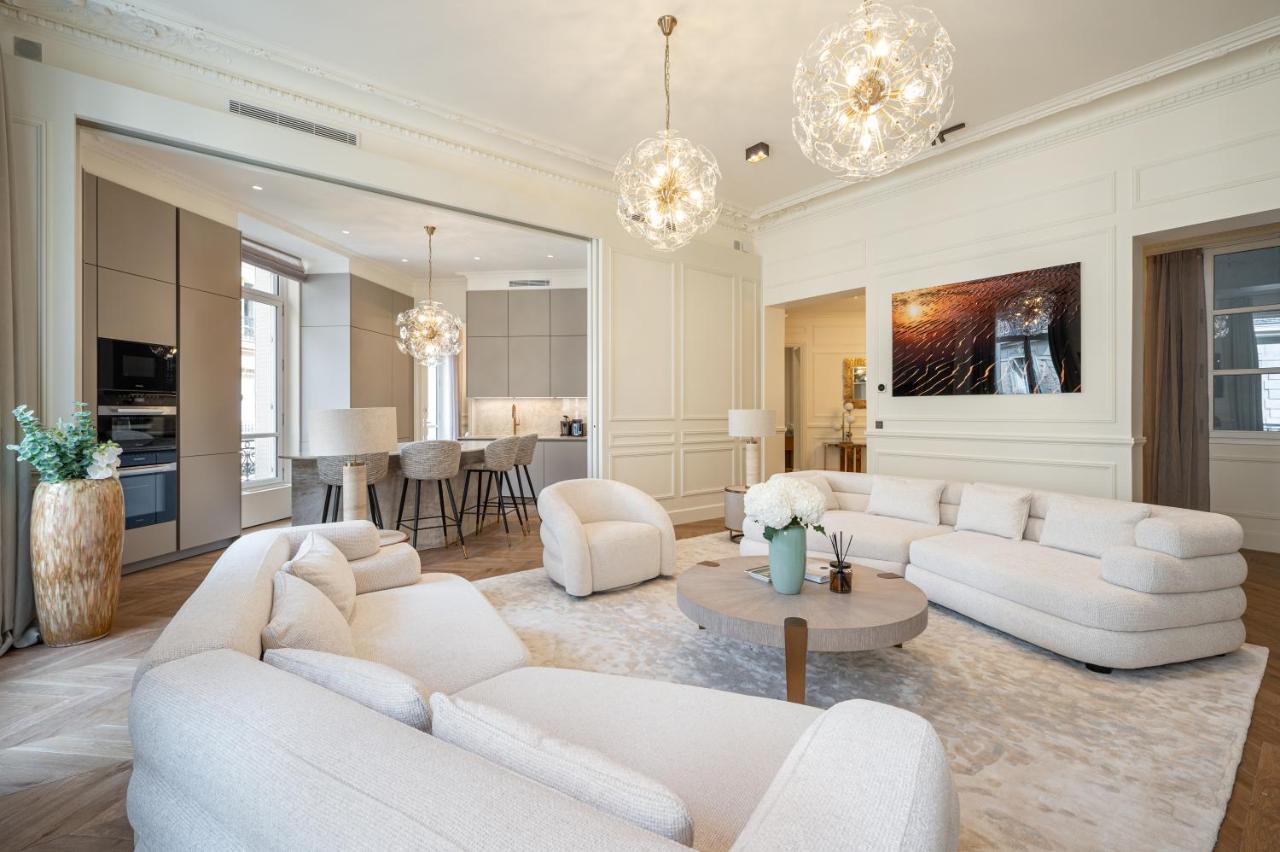 Apartment Avenue Montaigne - Champs Elysees