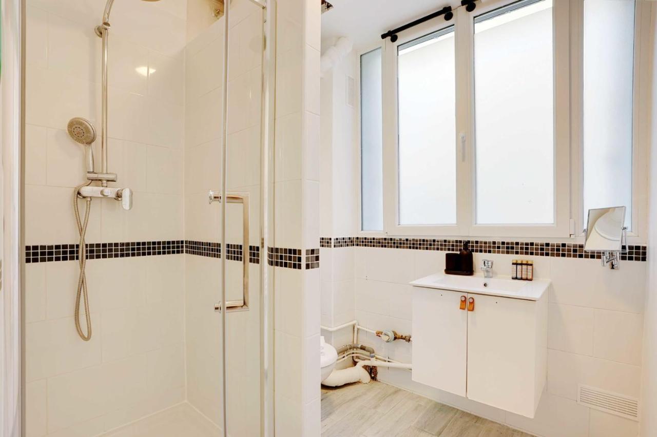 Cozy Parisian Studio In The Vibrant 11th Arrondissement Apartment