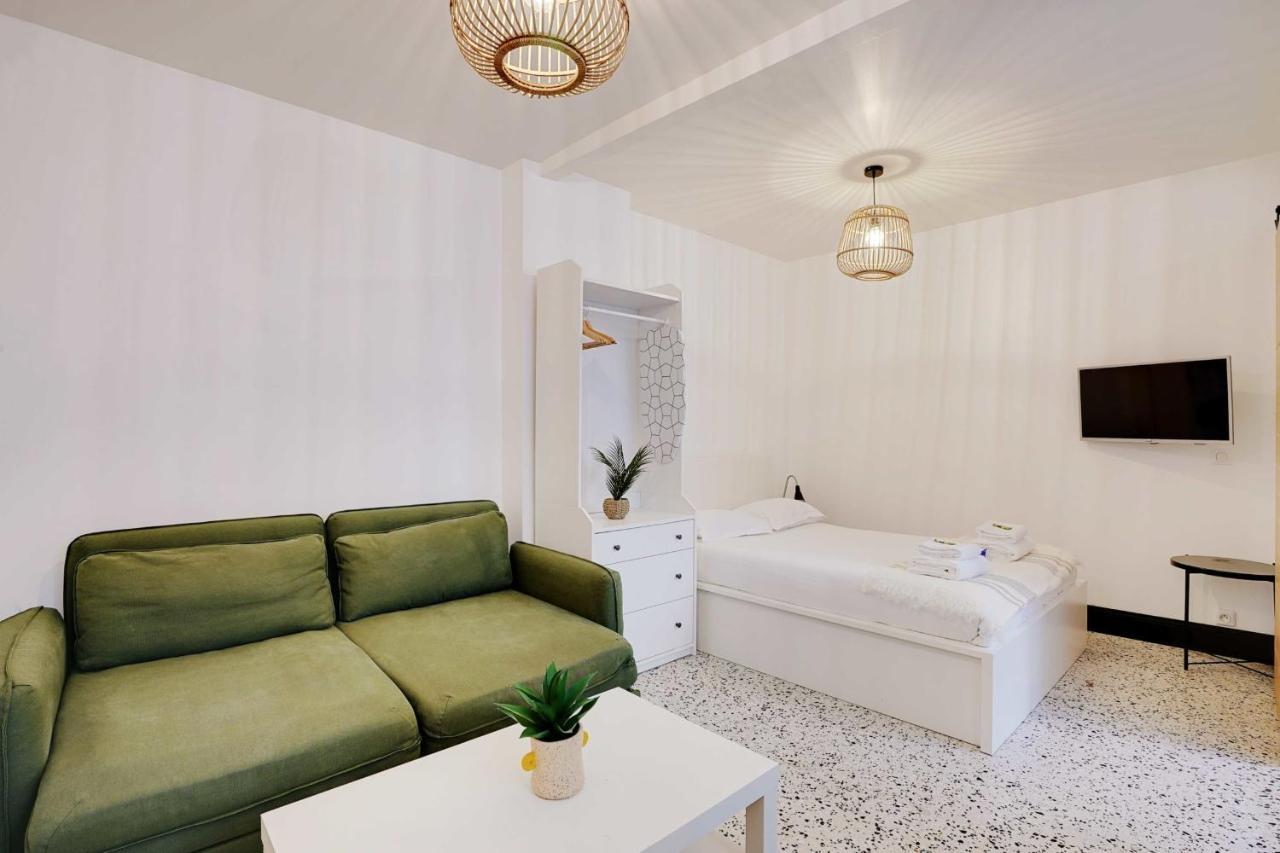Cozy Parisian Studio In The Vibrant 11th Arrondissement Apartment