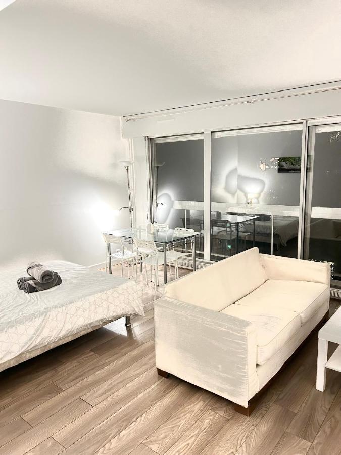 Tour Eiffel Place Cambronne Paris
