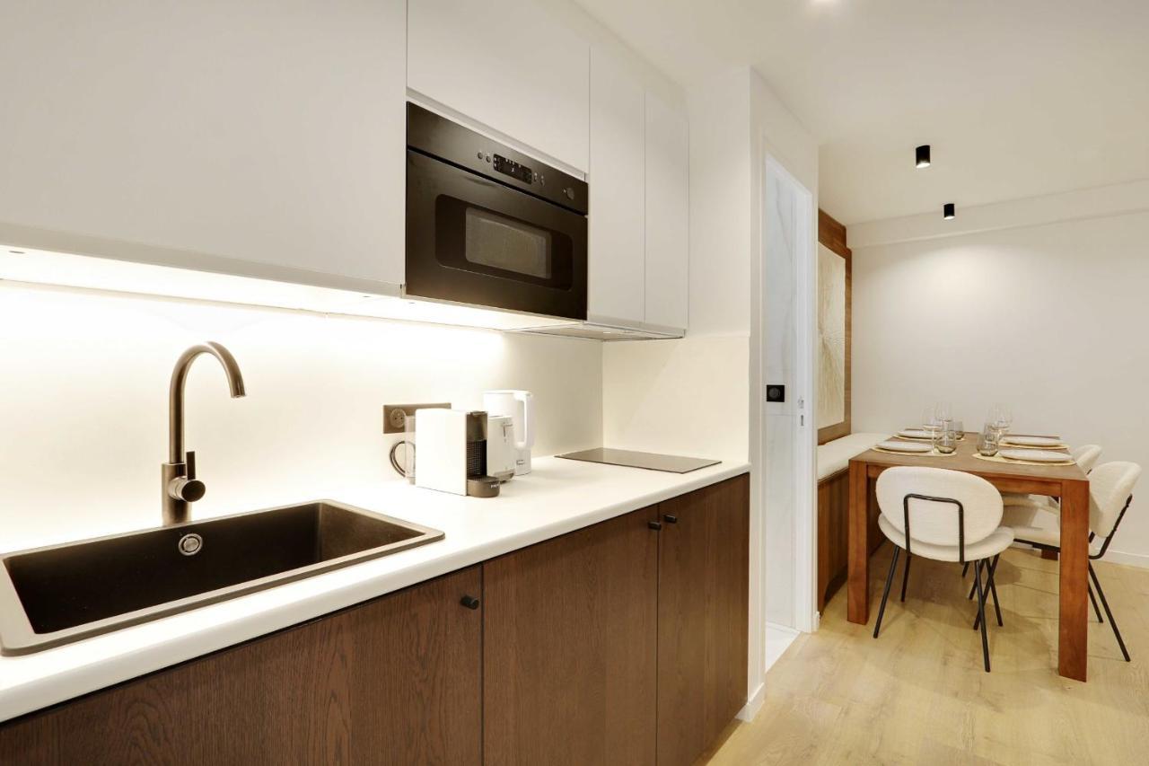 Chic Parisian Retreat 2-bedroom In The Vibrant 10th Arrond Apartment