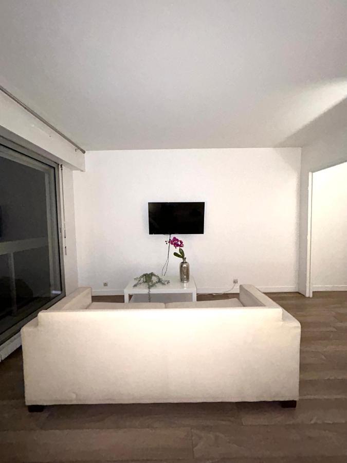 Tour Eiffel Place Cambronne * Paris