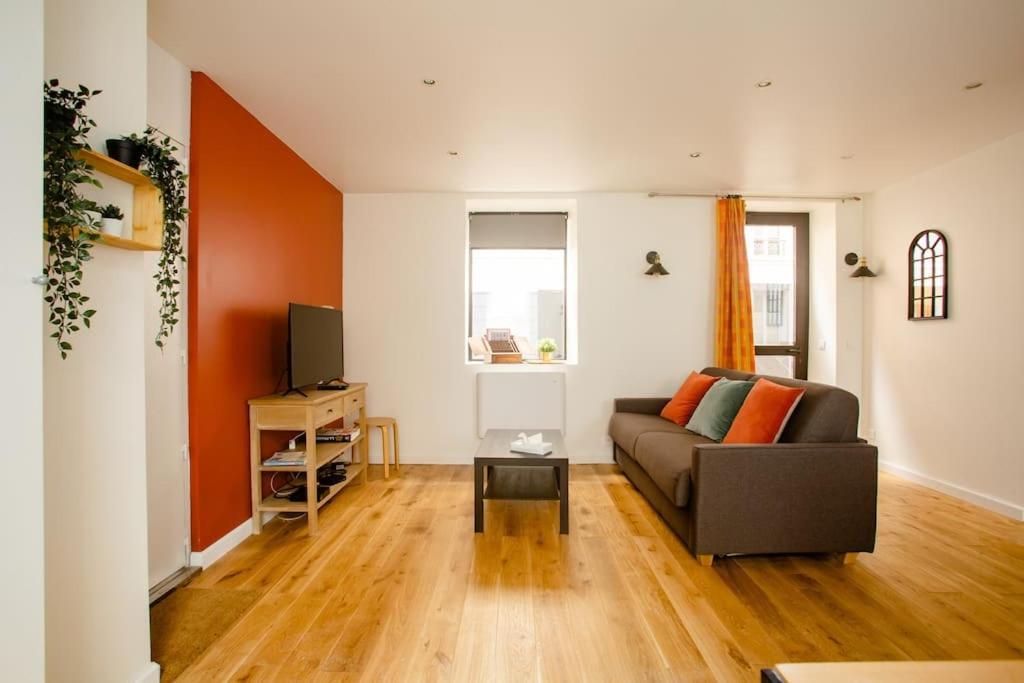 Quiet Apartment, Lively Area,next To Eiffel Tower. Apartment *