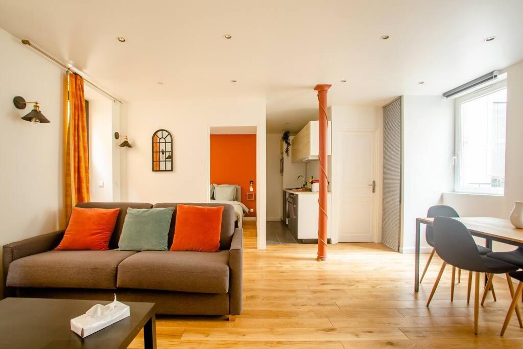 Apartment Quiet Apartment, Lively Area,next To Eiffel Tower.