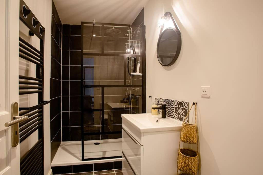 Quiet Apartment, Lively Area,next To Eiffel Tower. Apartment *