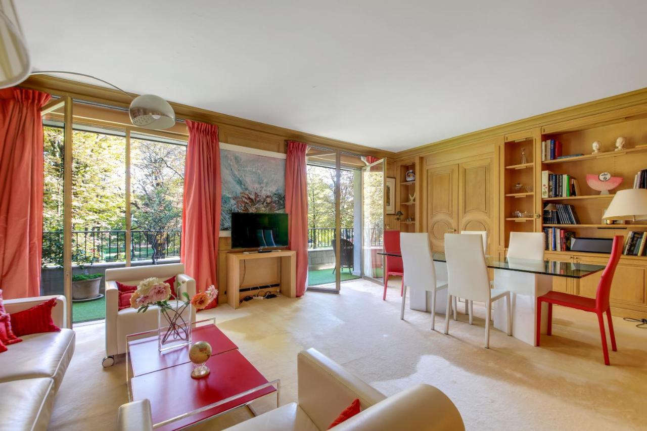 Exclusive 106 M2 With Terrace Avenue Raphael * Paris