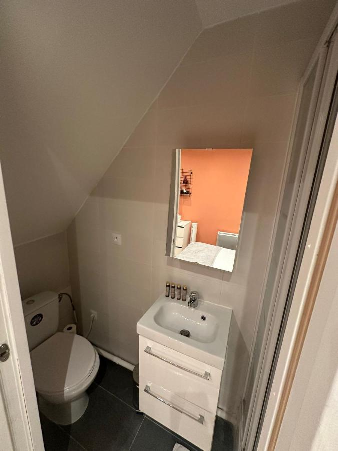 Modern And Warm Fully Renovated Split Level Apart Steps Away From The Grands Boulevard Paris