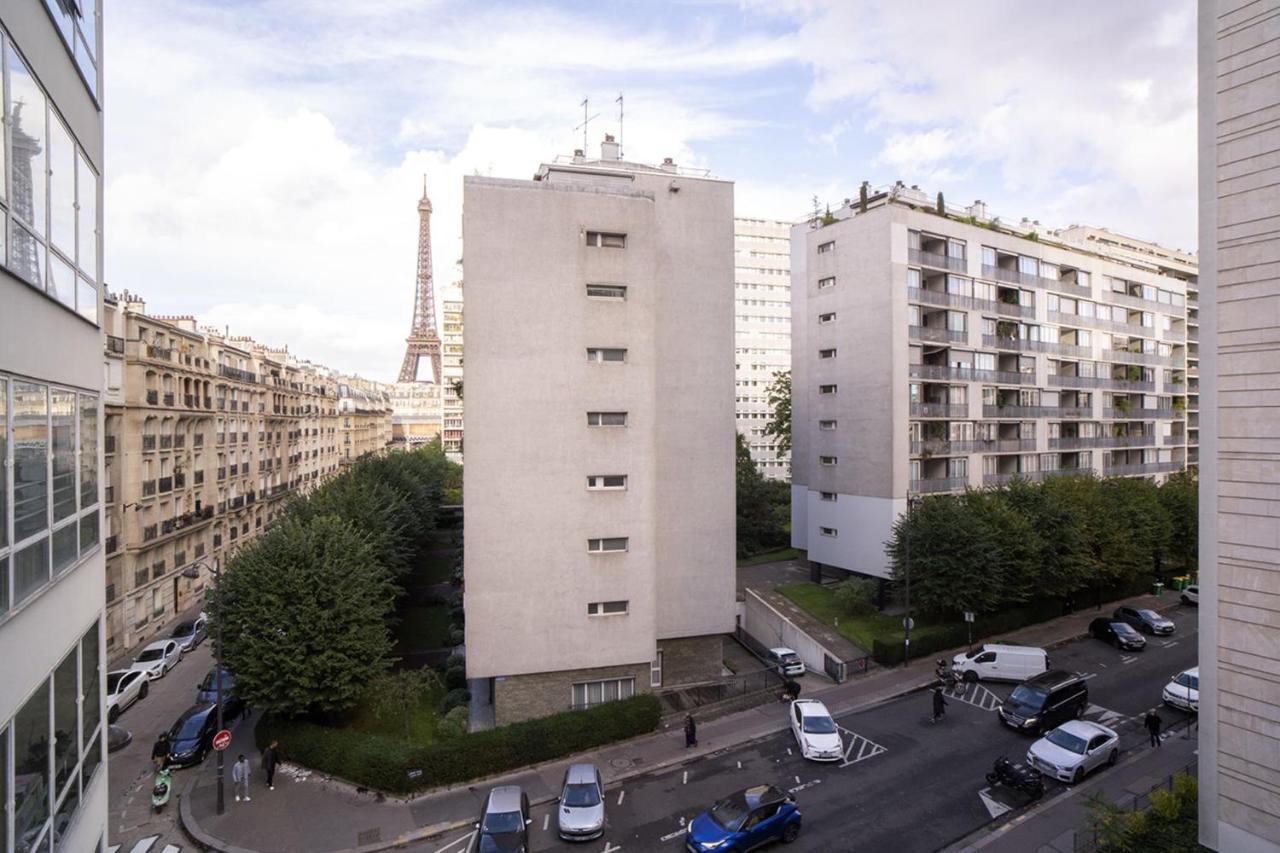 Apartment Spacious With View Of The Eiffel Tower