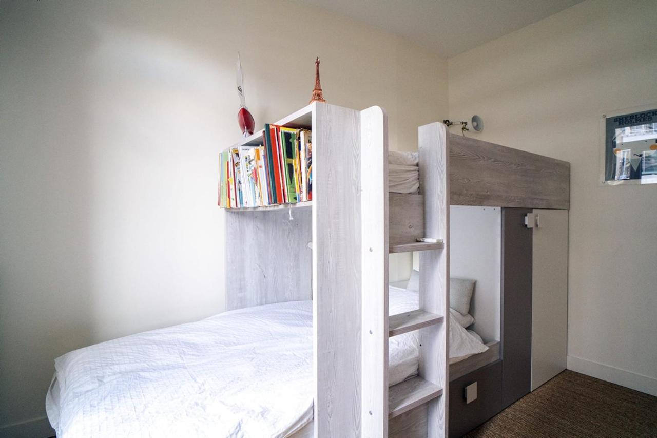 Spacious With View Of The Eiffel Tower Apartment *