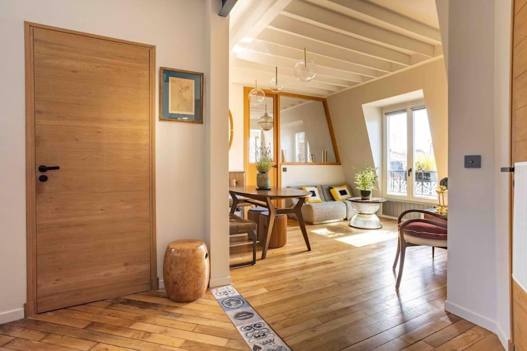 Dernier Etage A Montmartre *
