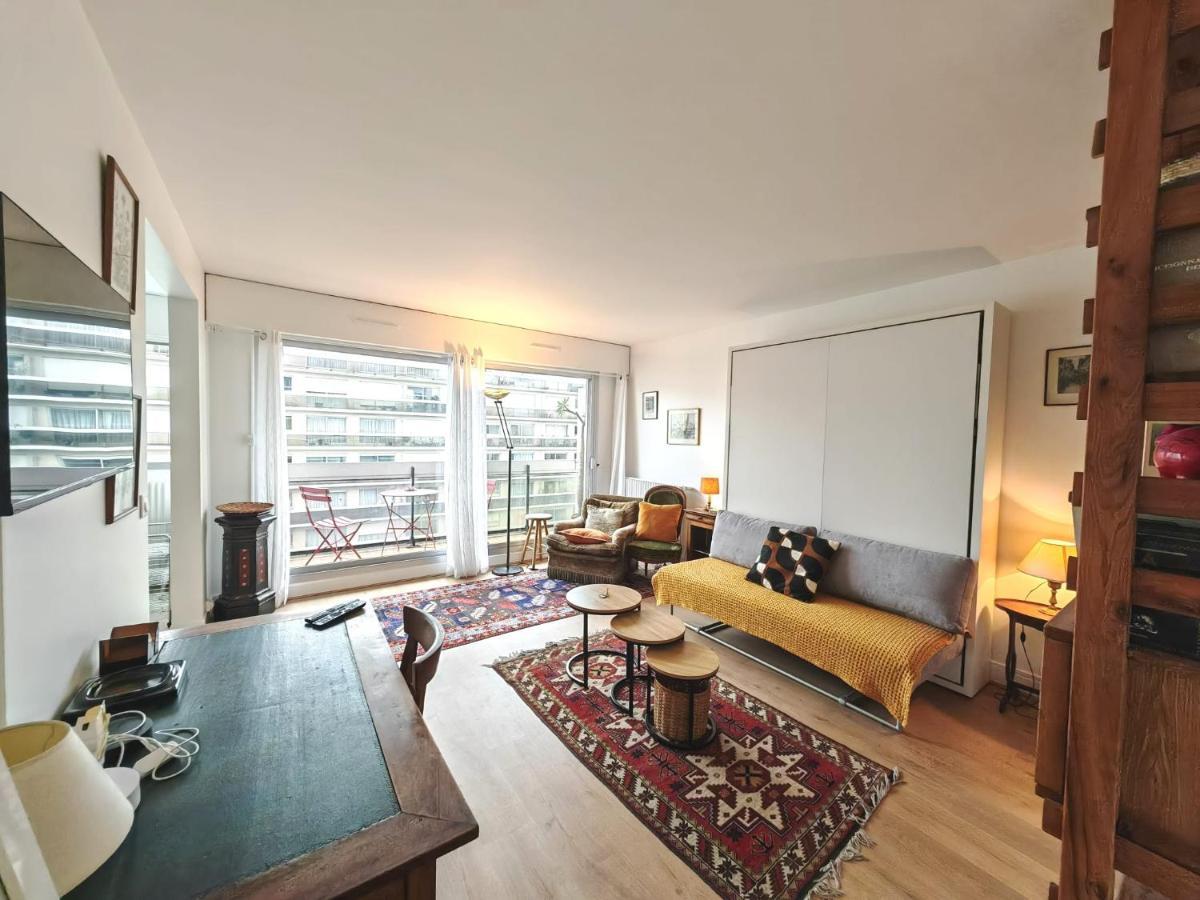 Apartment Avec Balcon Et Parking A Alesia Paris