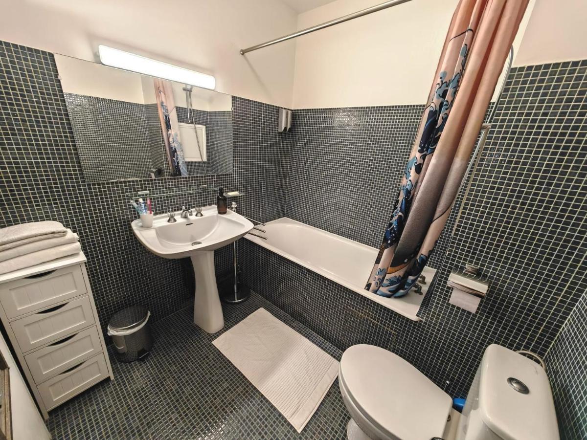 Apartment Avec Balcon Et Parking A Alesia Paris