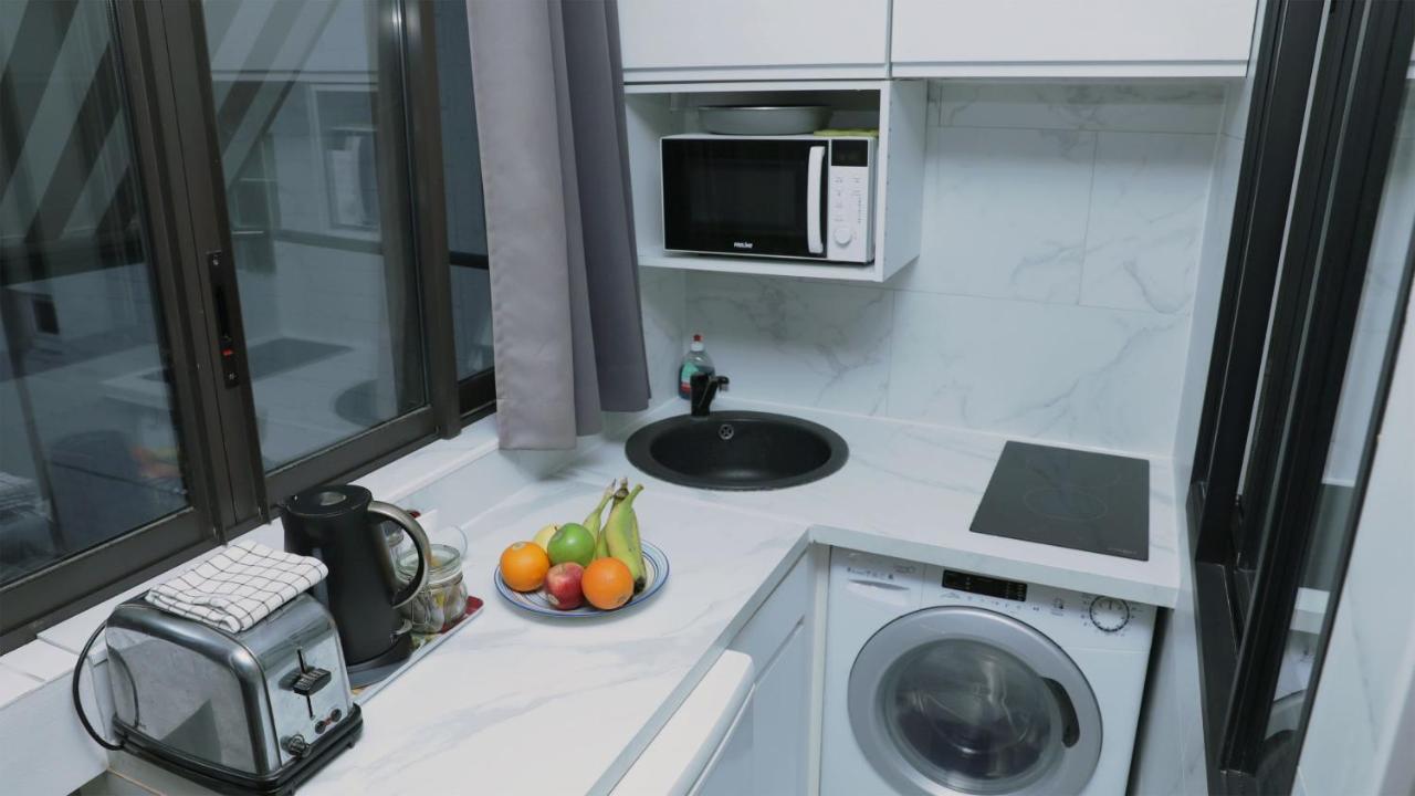 Champs Elysees & Arc De Triomphe - Cityapartmentstay *