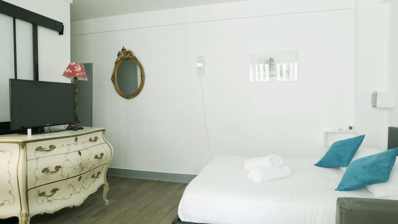 Champs Elysees & Arc De Triomphe - Cityapartmentstay