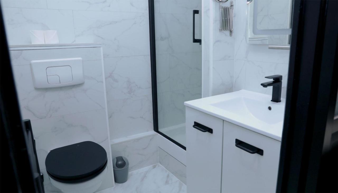 Champs Elysees & Arc De Triomphe - Cityapartmentstay * Paris