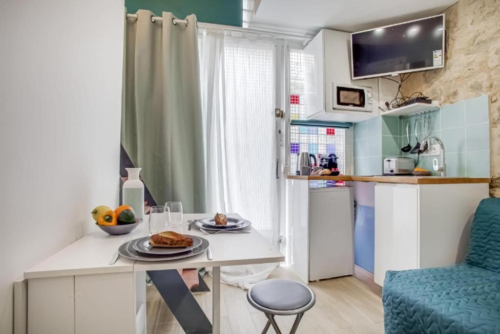 Tiny Boutique In 11 Apartment *